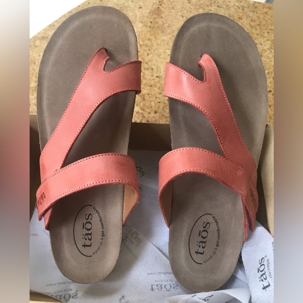 Taos footwear NWOT Lola sandals.  Size 42 Beautiful!